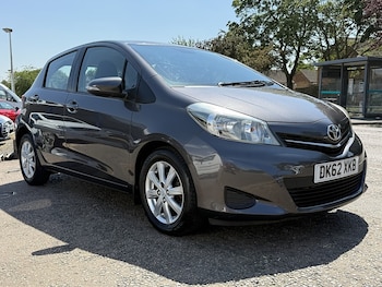 Used Toyota Yaris 2012 for sale - 79434105: Photo