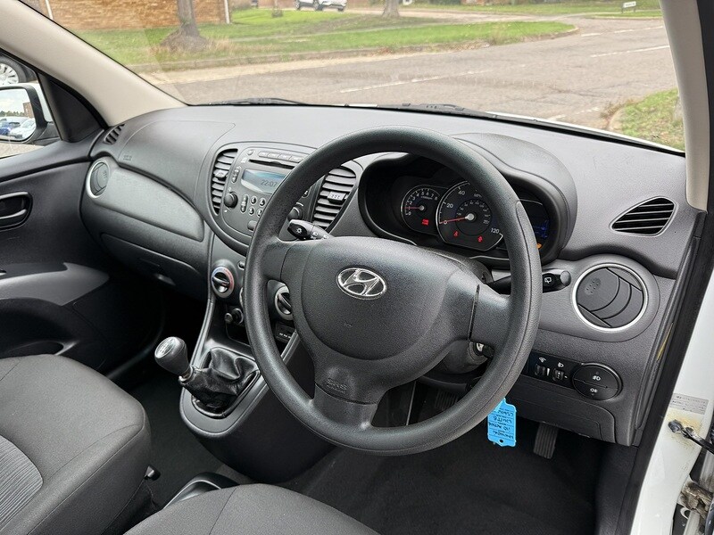 Used Hyundai i10 2011 for sale - 76106313: Photo 7