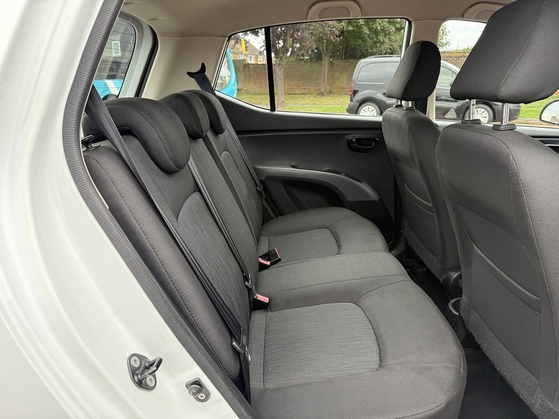 Used Hyundai i10 2011 for sale - 76106313: Photo 9