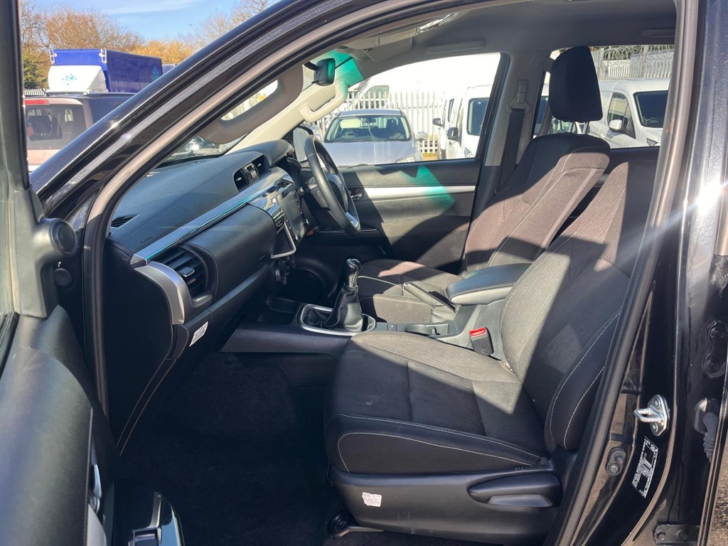 Used Toyota Hilux 2023 for sale - 77928002: Photo 10