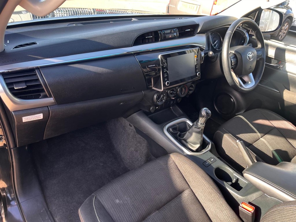 Used Toyota Hilux 2023 for sale - 77928002: Photo 11