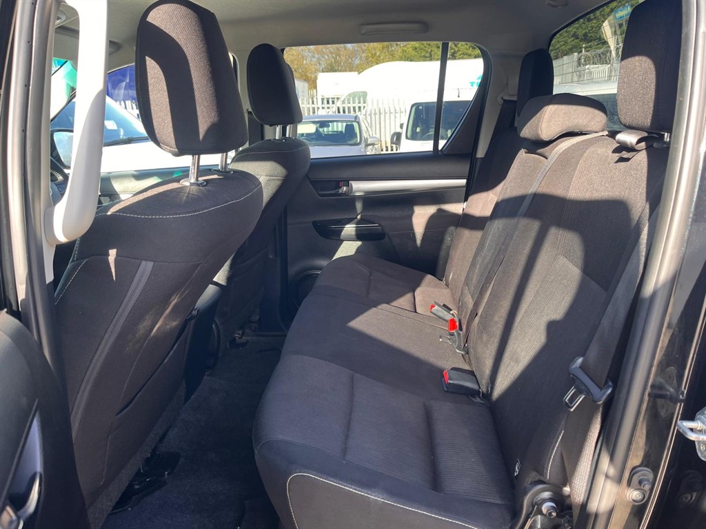 Used Toyota Hilux 2023 for sale - 77928002: Photo 12