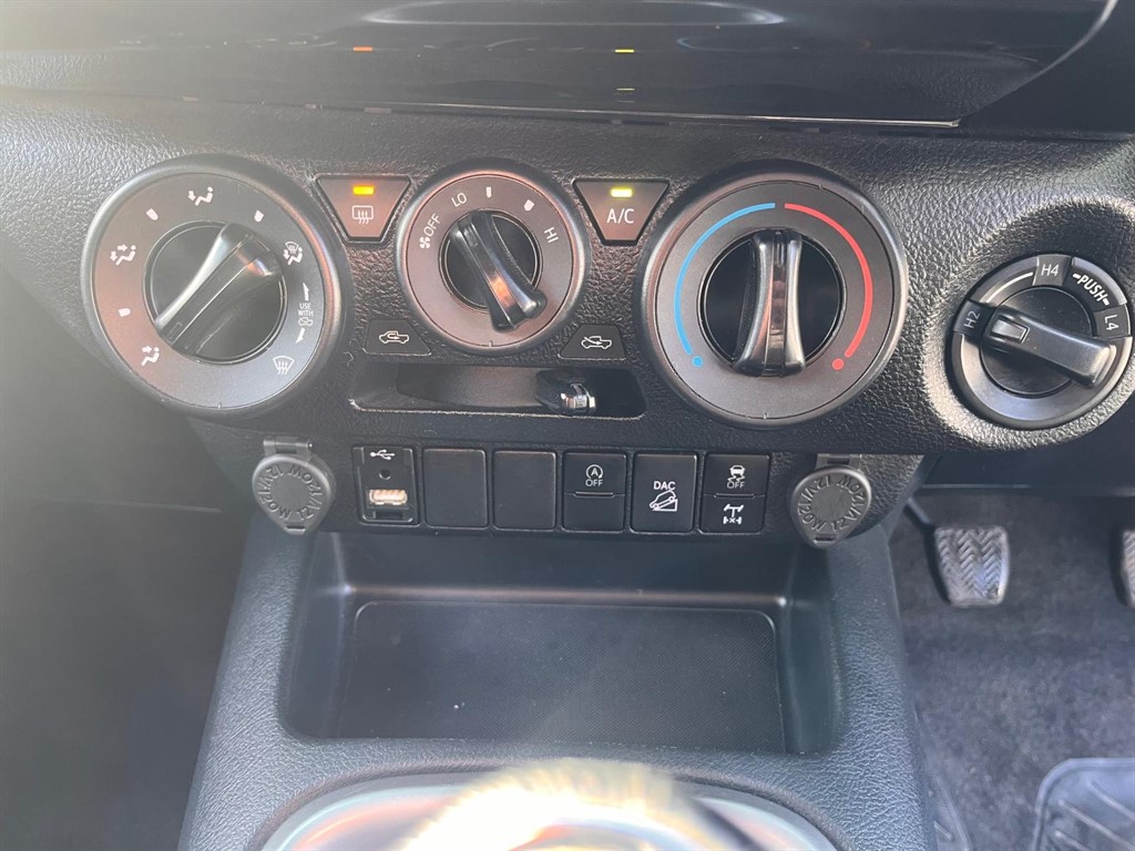 Used Toyota Hilux 2023 for sale - 77928002: Photo 17