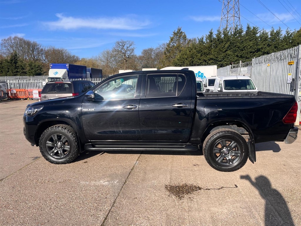 Used Toyota Hilux 2023 for sale - 77928002: Photo 2