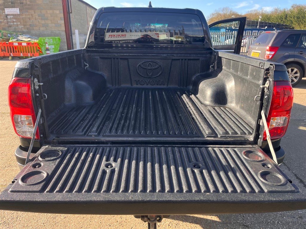 Used Toyota Hilux 2023 for sale - 77928002: Photo 5