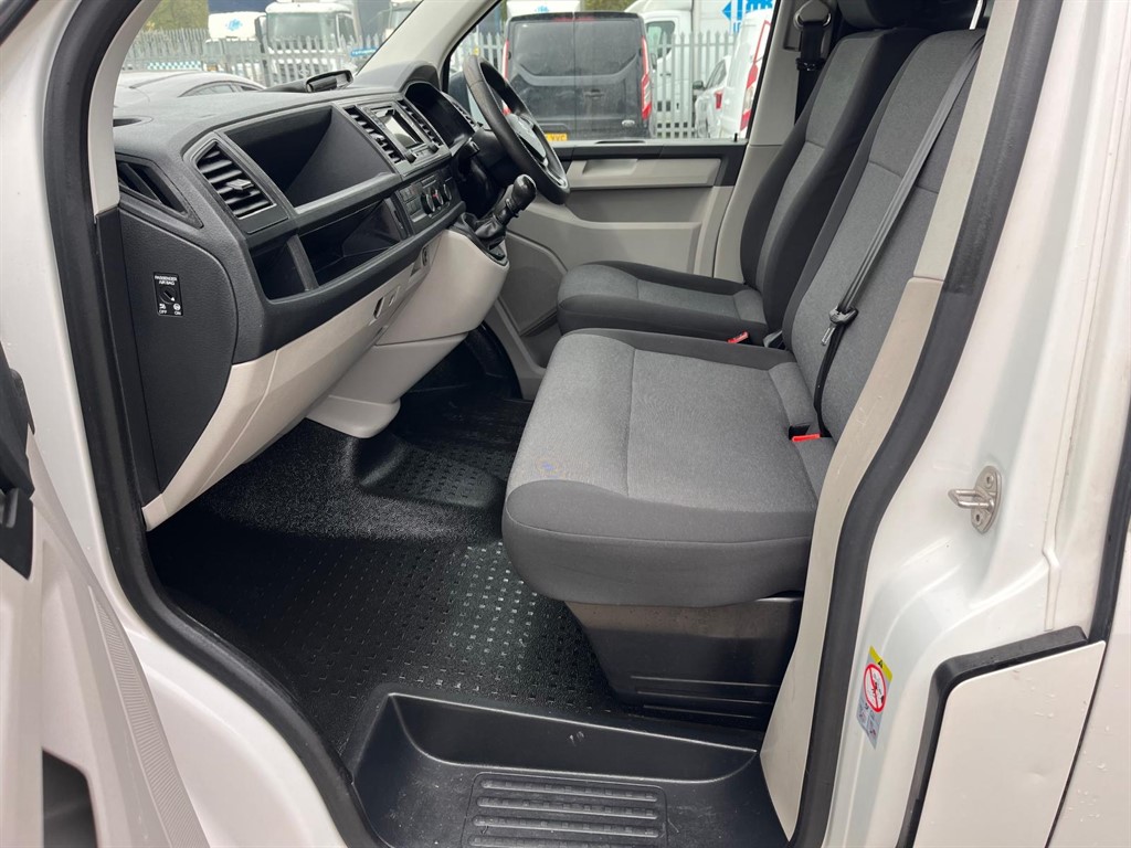 Used Volkswagen Transporter 2018 for sale - 78219102: Photo 9
