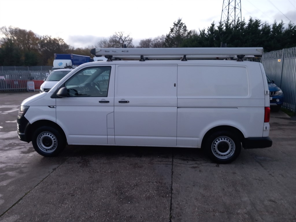 Used Volkswagen Transporter 2017 for sale - 76796696: Photo 2