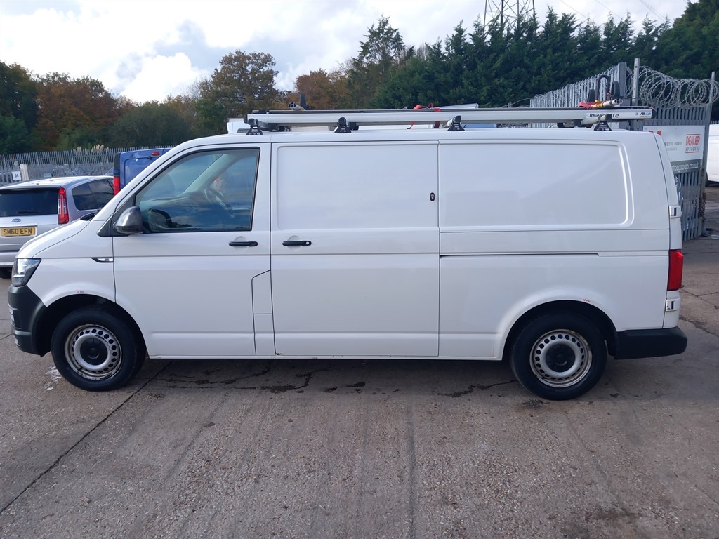 Used Volkswagen Transporter 2017 for sale - 76351083: Photo 2