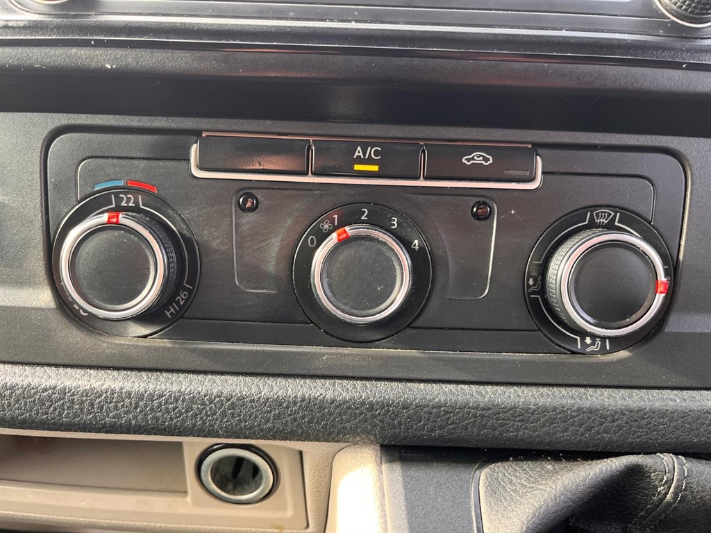 Used Volkswagen Transporter 2018 for sale - 78219100: Photo 16