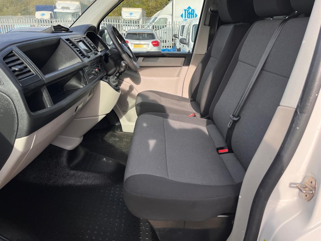 Used Volkswagen Transporter 2018 for sale - 78219100: Photo 9