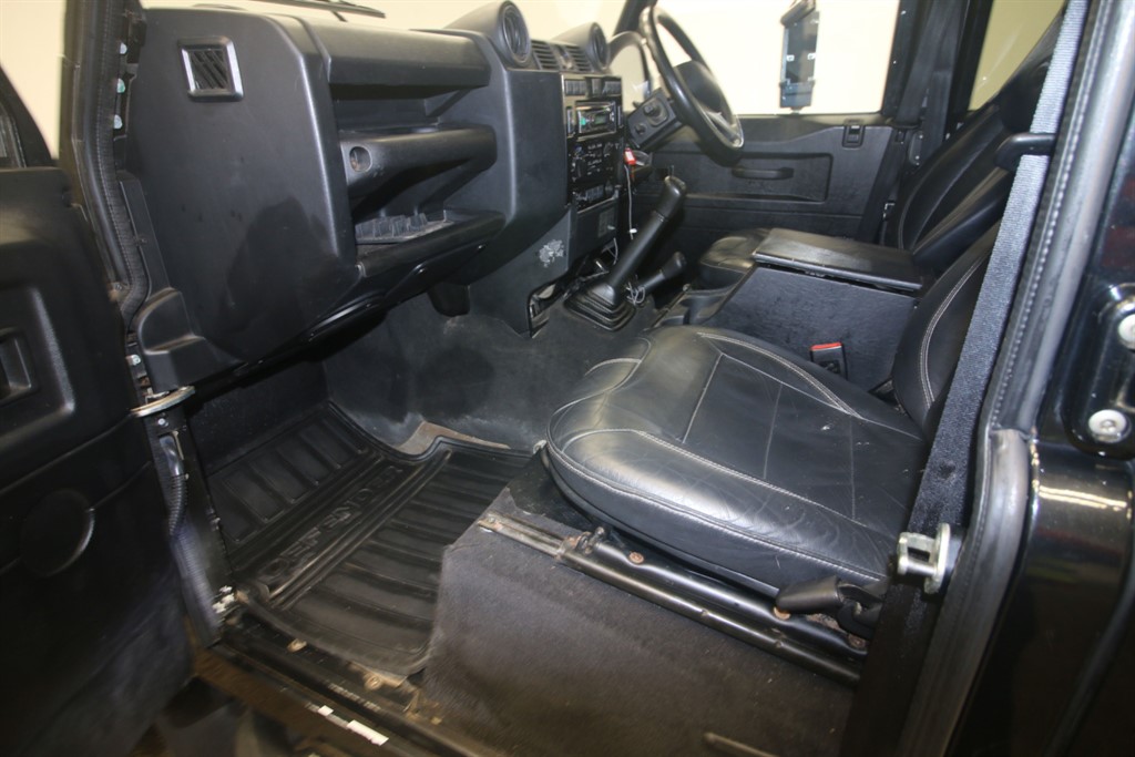 Used Land Rover Defender 2016 for sale - 76854737: Photo 15