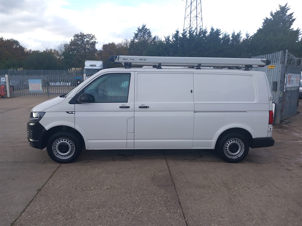 Used Volkswagen Transporter 2017 for sale - 76351088: Photo 2