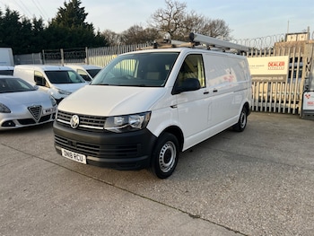 Used Volkswagen Transporter 2018 for sale - 77674204: Photo