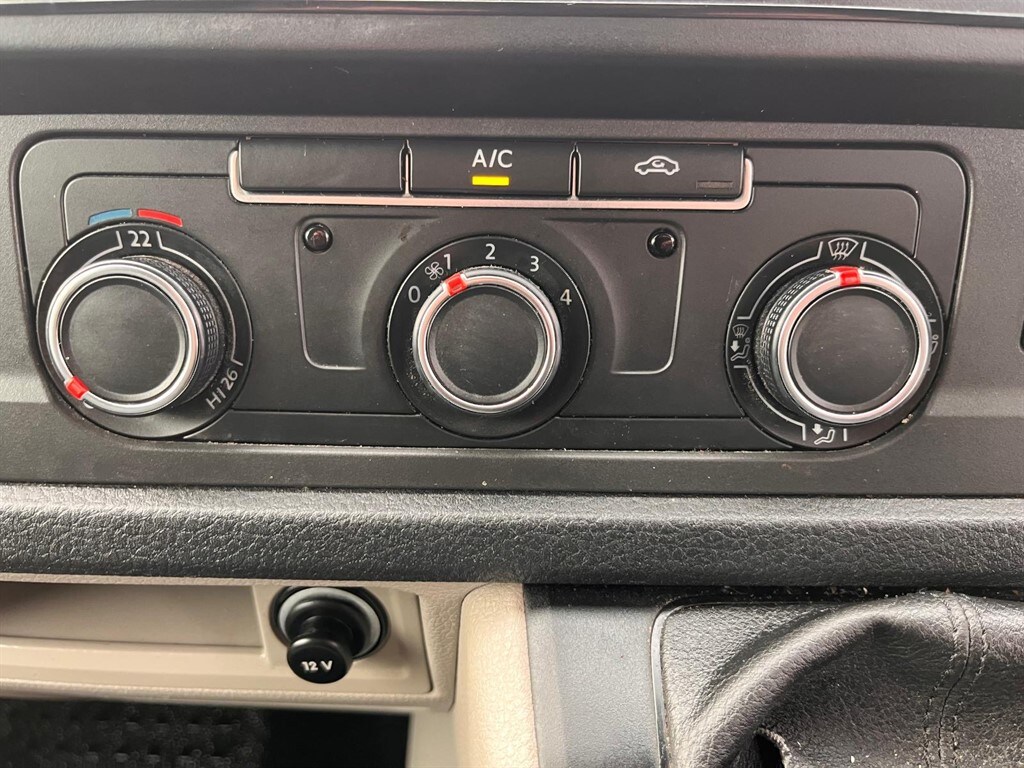 Used Volkswagen Transporter 2018 for sale - 77995402: Photo 16