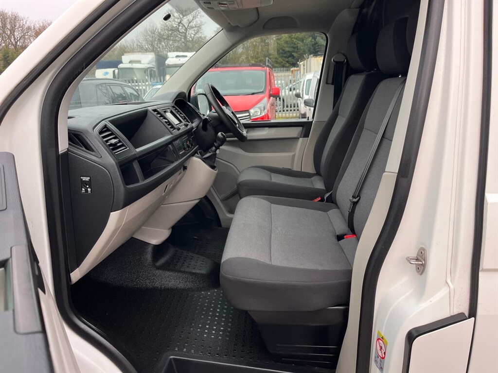 Used Volkswagen Transporter 2018 for sale - 77995402: Photo 9