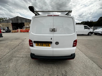Used Volkswagen Transporter 2018 for sale - 79486204: Photo