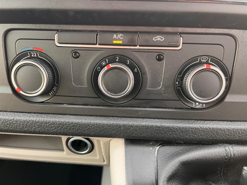 Used Volkswagen Transporter 2018 for sale - 77983105: Photo 16