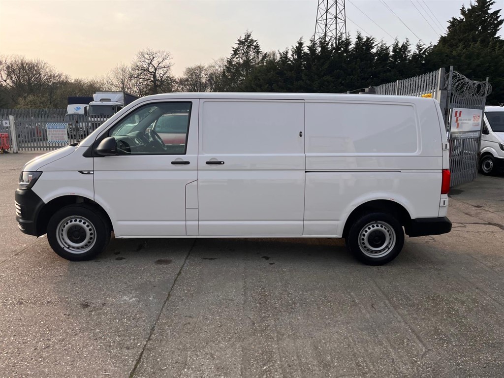 Used Volkswagen Transporter 2018 for sale - 77983105: Photo 2