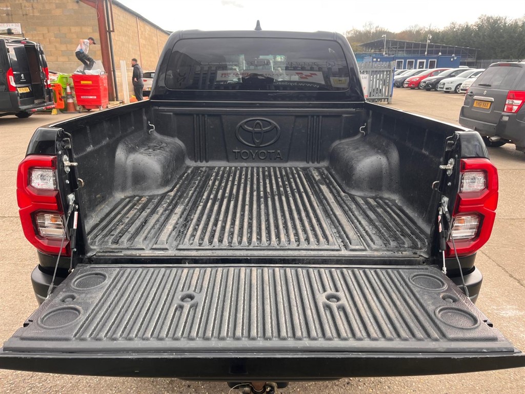 Used Toyota Hilux 2023 for sale - 78074709: Photo 5