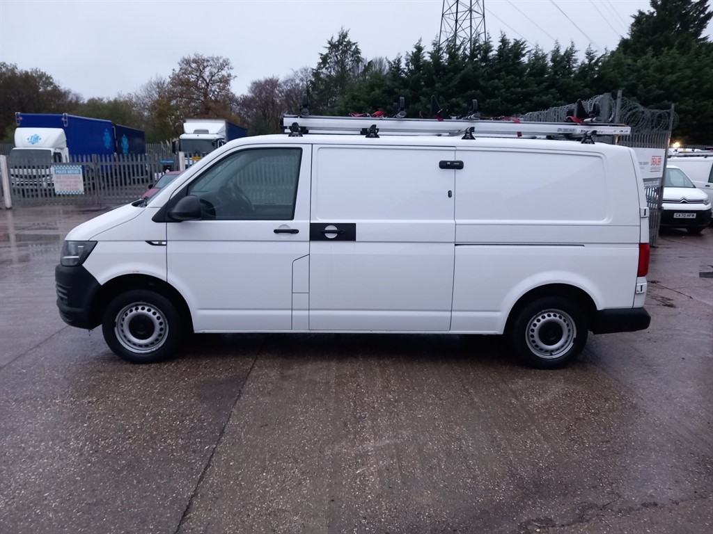 Used Volkswagen Transporter 2018 for sale - 76587113: Photo 2