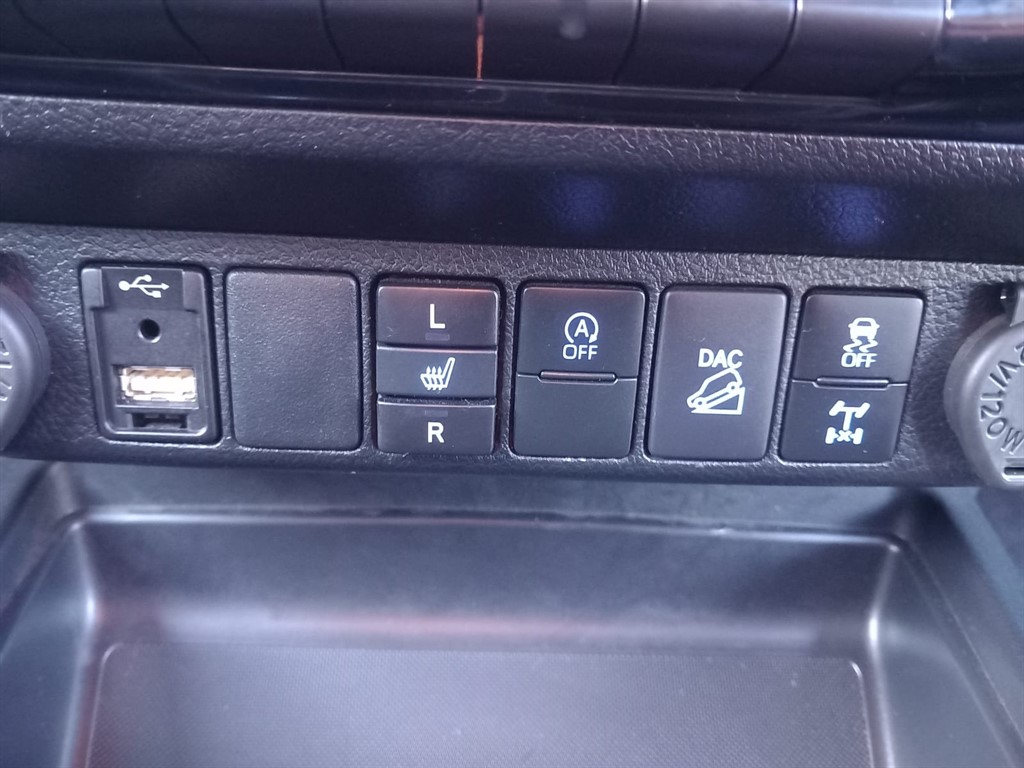 Used Toyota Hilux 2023 for sale - 77354065: Photo 28