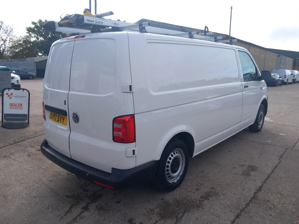 Used Volkswagen Transporter 2017 for sale - 76351105: Photo 2