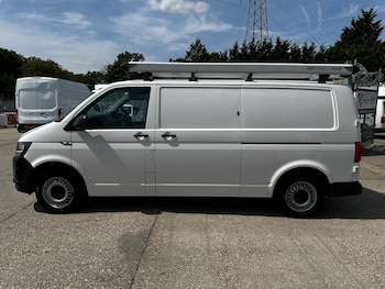 Used Volkswagen Transporter 2018 for sale - 79486224: Photo