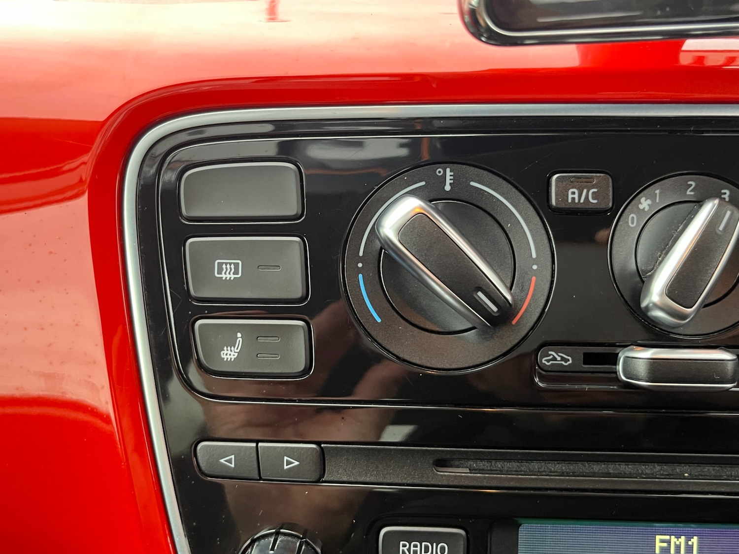 Used Volkswagen up! 2013 for sale - 76557065: Photo 40