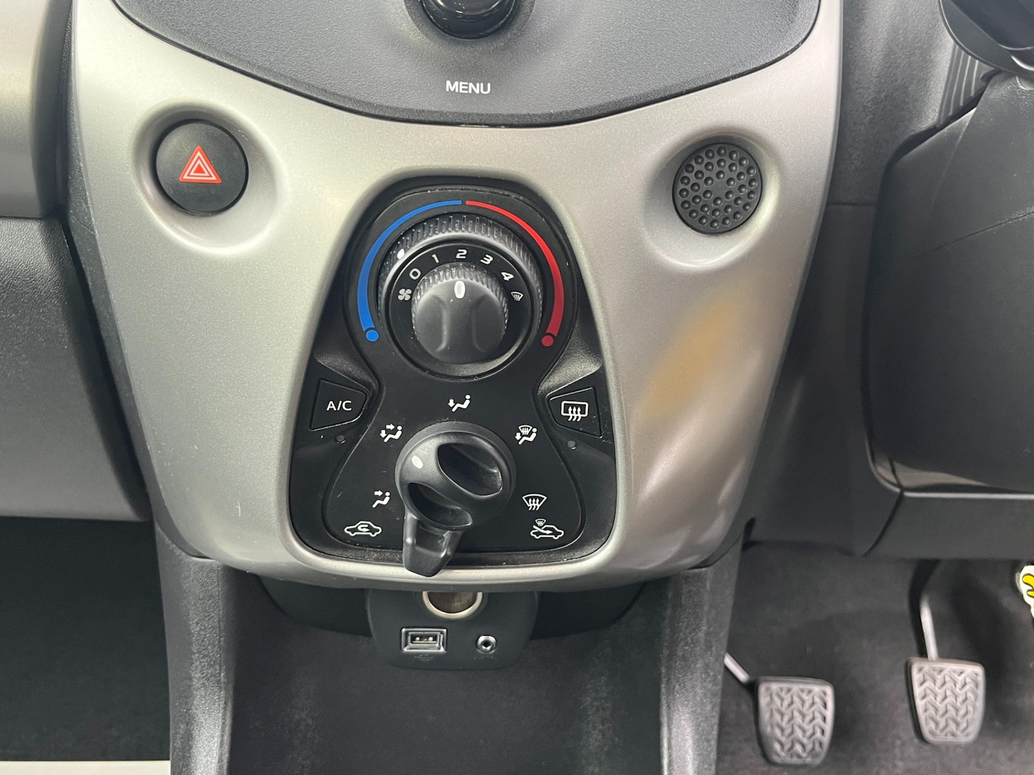 Used Toyota AYGO 2016 for sale - 76507749: Photo 28