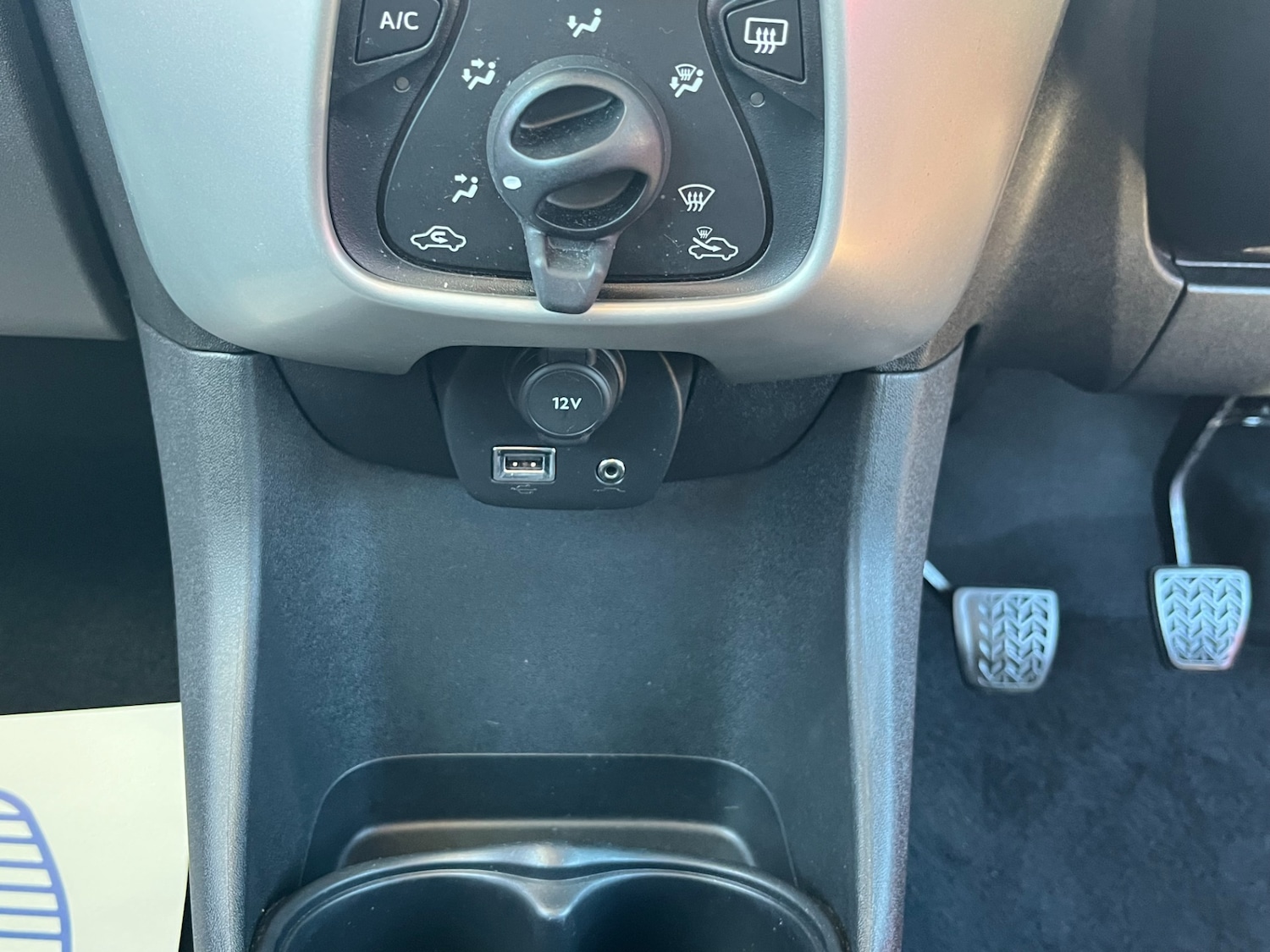 Used Peugeot 108 2014 for sale - 76627032: Photo 18