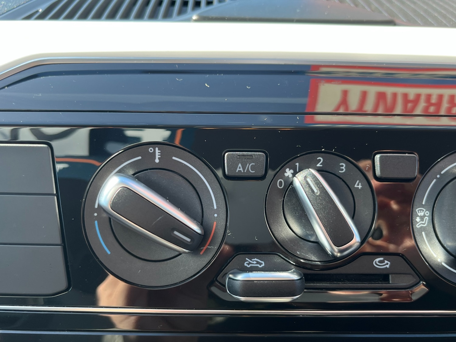 Used Volkswagen up! 2017 for sale - 77950947: Photo 14