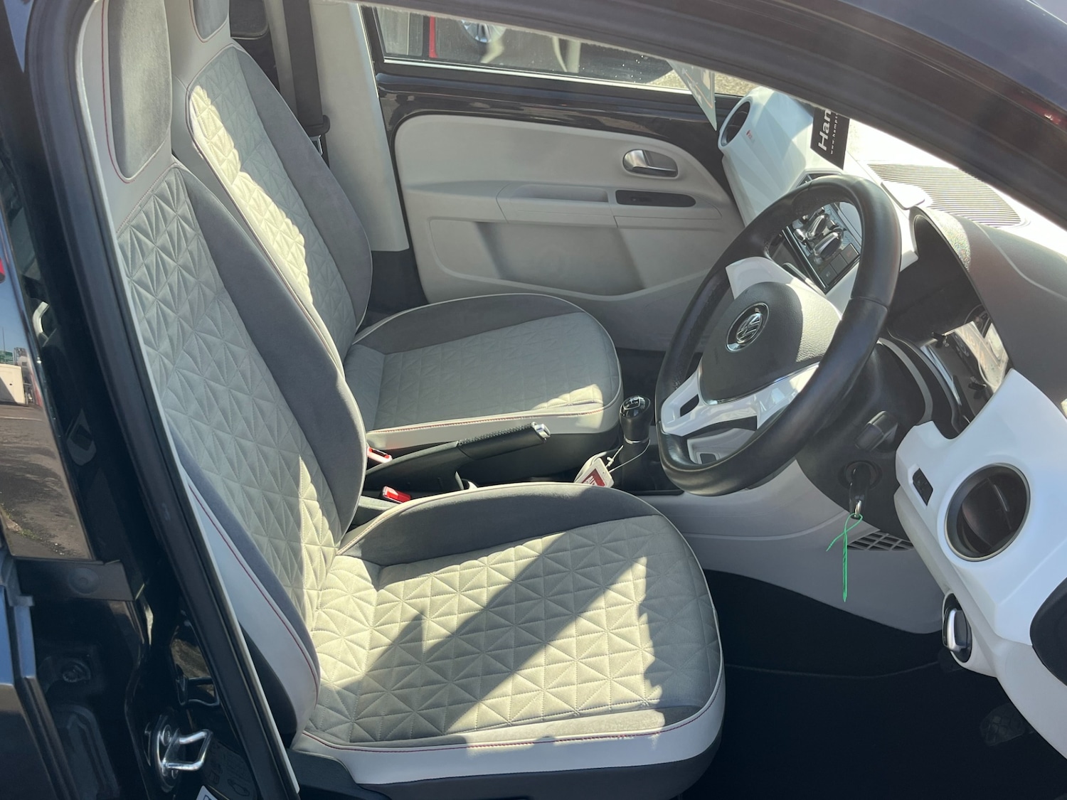 Used Volkswagen up! 2017 for sale - 77950947: Photo 16