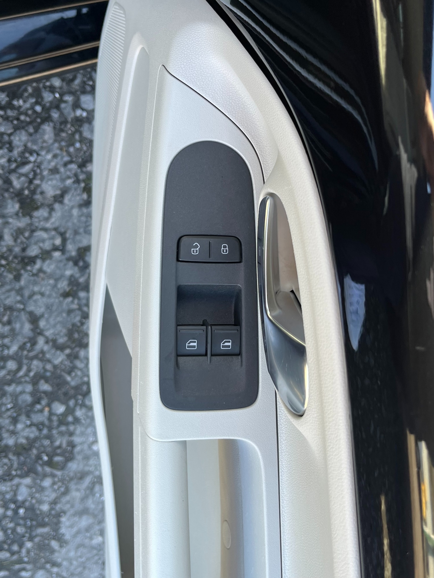 Used Volkswagen up! 2017 for sale - 77950947: Photo 29