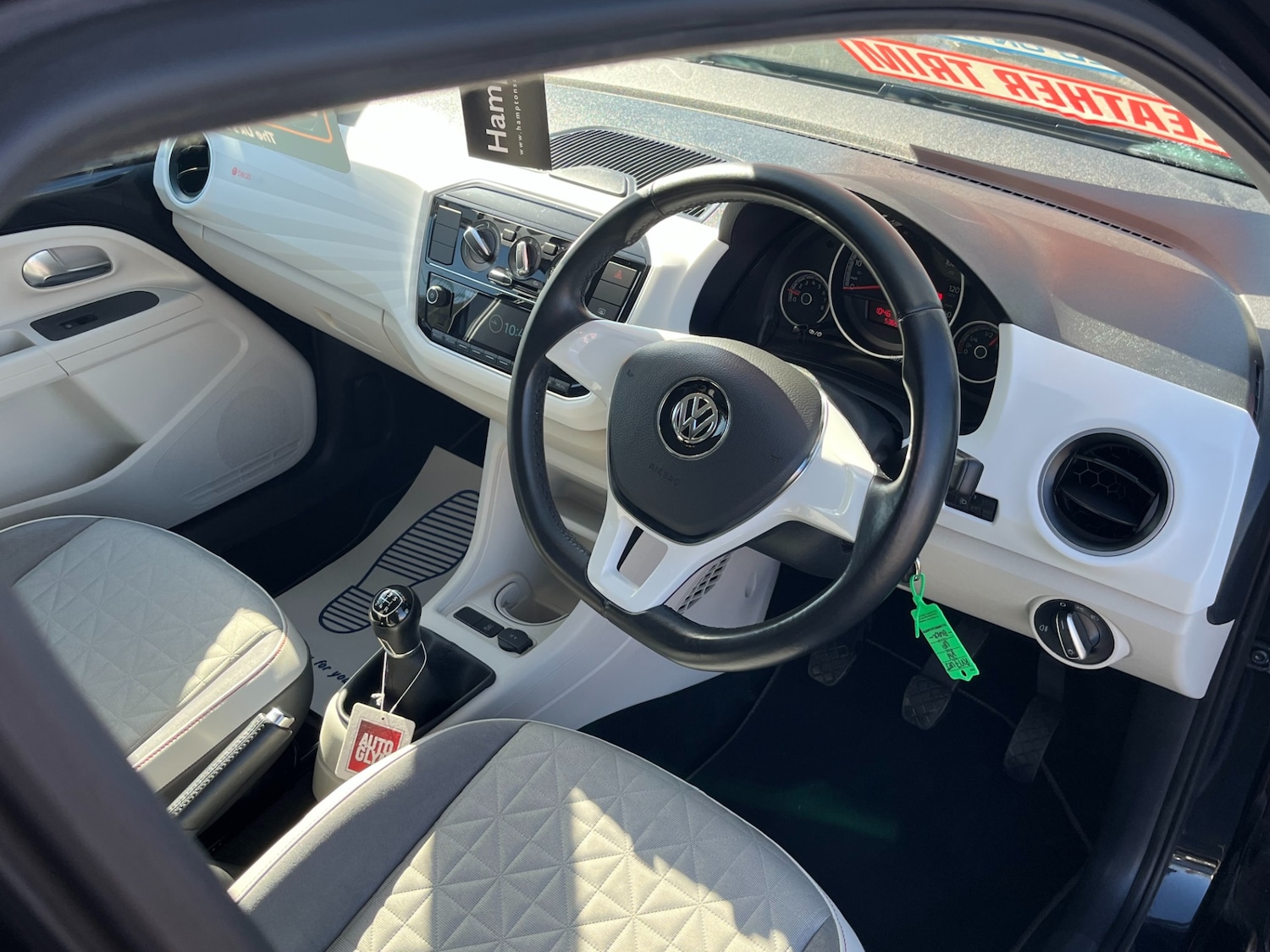 Used Volkswagen up! 2017 for sale - 77950947: Photo 3