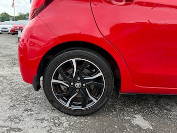 Used Toyota Yaris 2015 for sale - 79703597: Photo