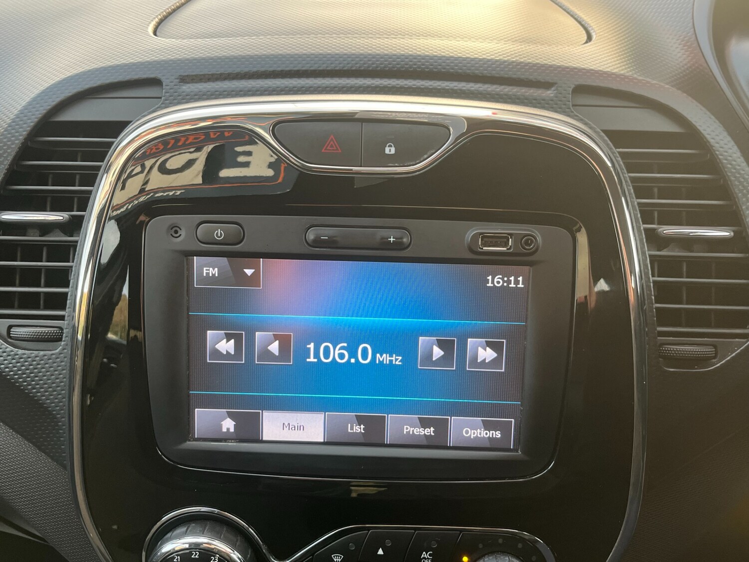 Used Renault Captur 2015 for sale - 77399369: Photo 21