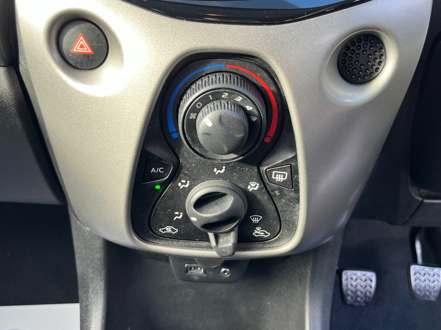 Used Peugeot 108 2015 for sale - 76594878: Photo 37