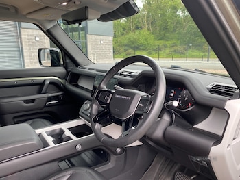 Used Land Rover Defender 2024 for sale - 78823572: Photo