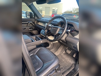 Used Land Rover Defender 2021 for sale - 76899917: Photo