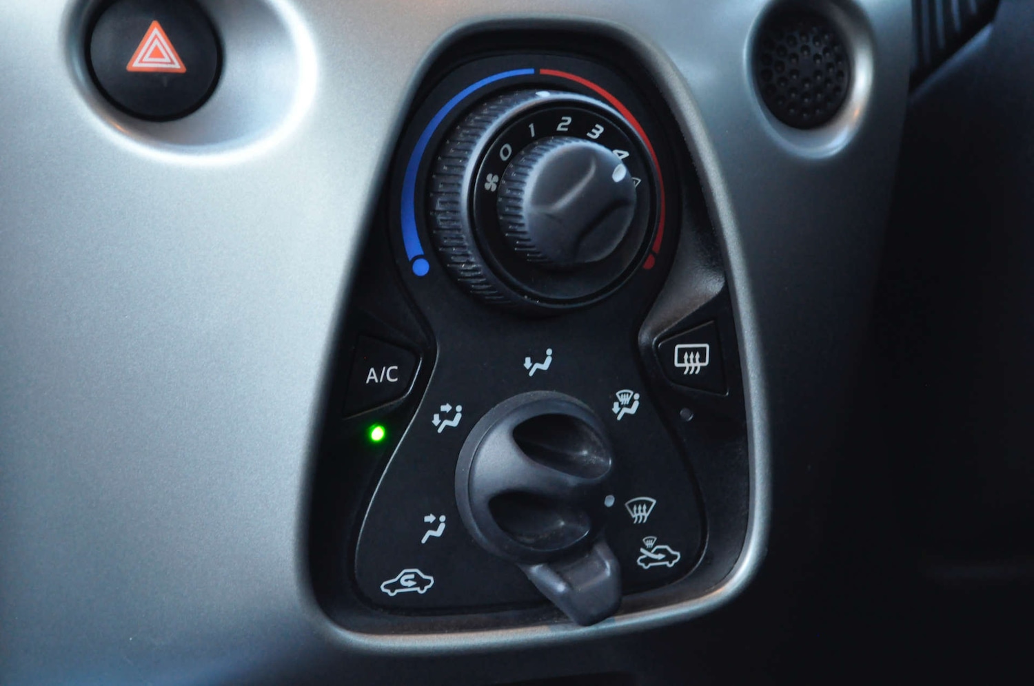 Used Peugeot 108 2014 for sale - 76830084: Photo 15