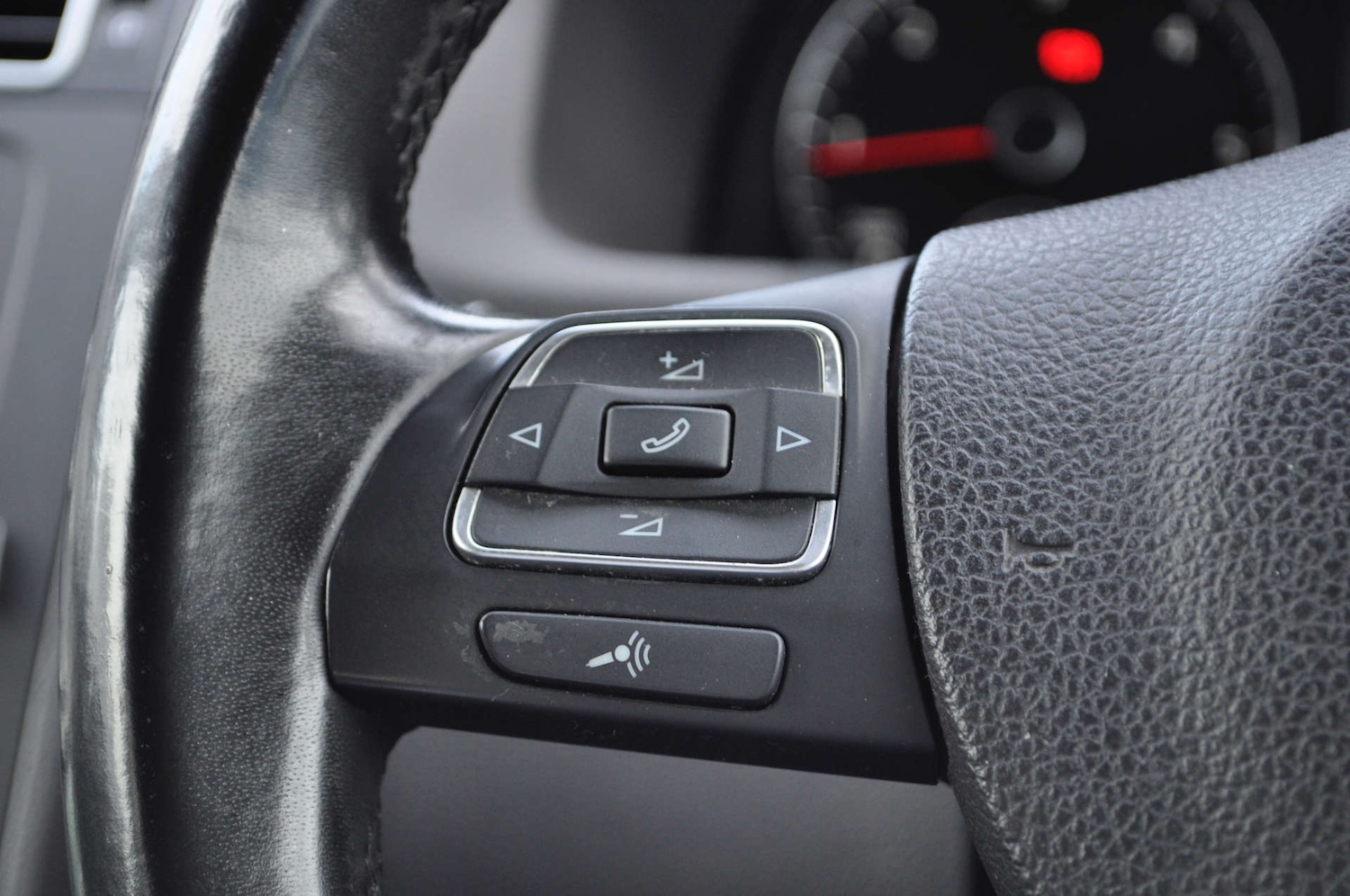 Used Volkswagen Touran 2012 for sale - 76374448: Photo 15