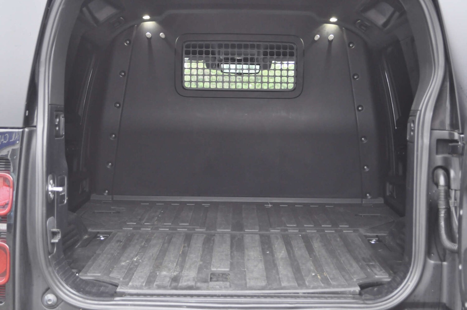 Used Land Rover Defender 2021 for sale - 77184829: Photo 12