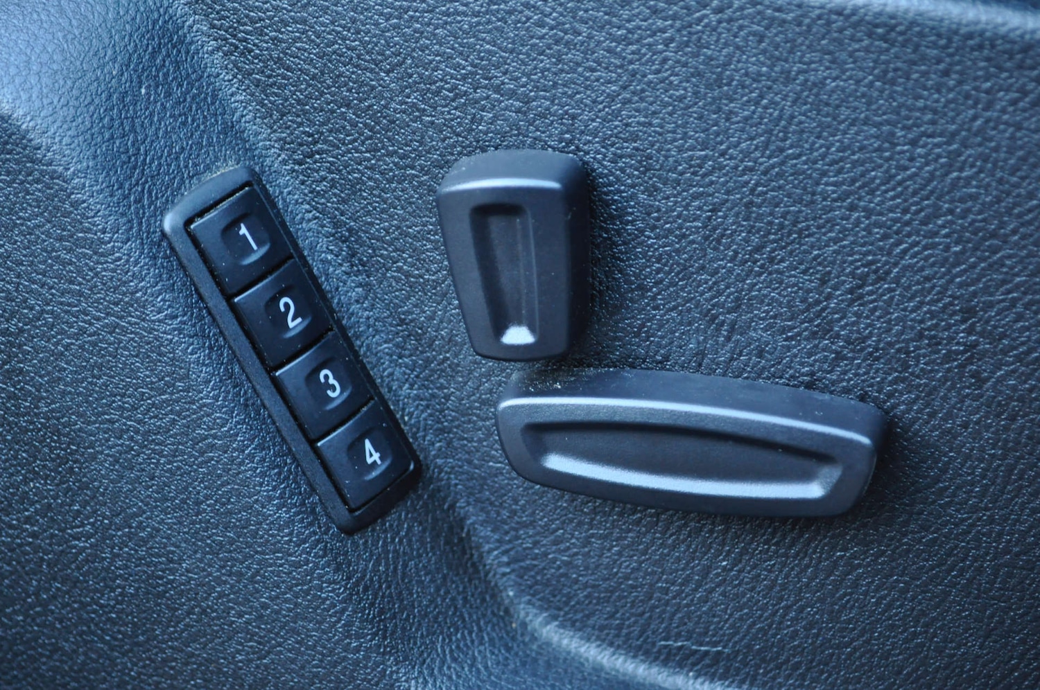 Used Ford S-Max 2013 for sale - 76181576: Photo 25