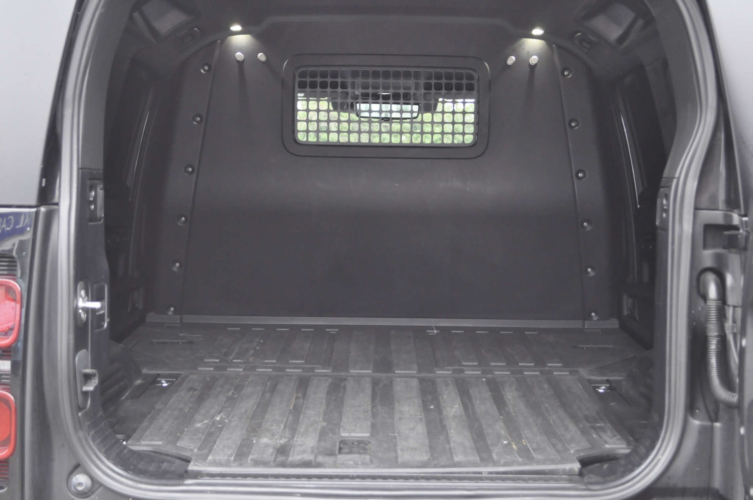 Used Land Rover Defender 2021 for sale - 77778154: Photo 12