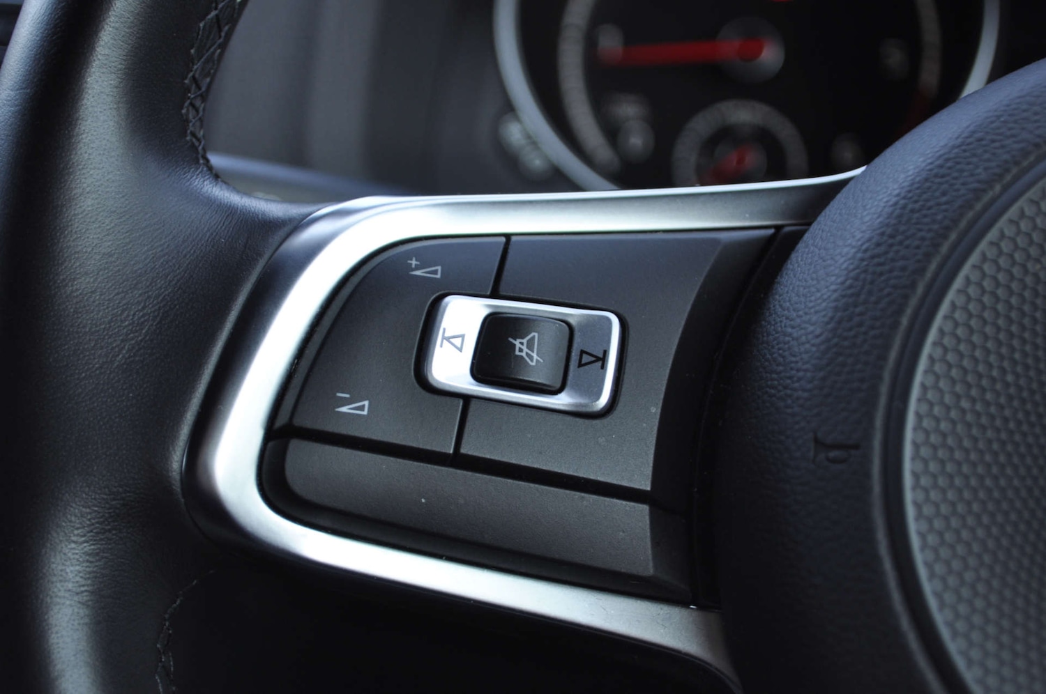 Used Volkswagen Scirocco 2017 for sale - 77946338: Photo 16