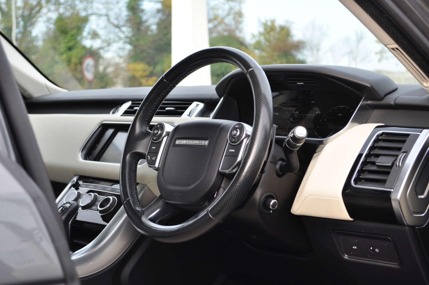 Used Land Rover Range Rover Sport 2017 for sale - 76698047: Photo 8