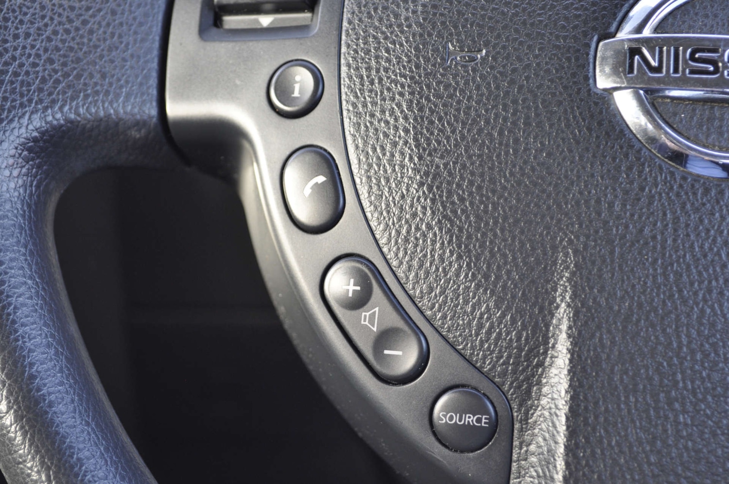 Used Nissan Qashqai 2010 for sale - 77765755: Photo 15