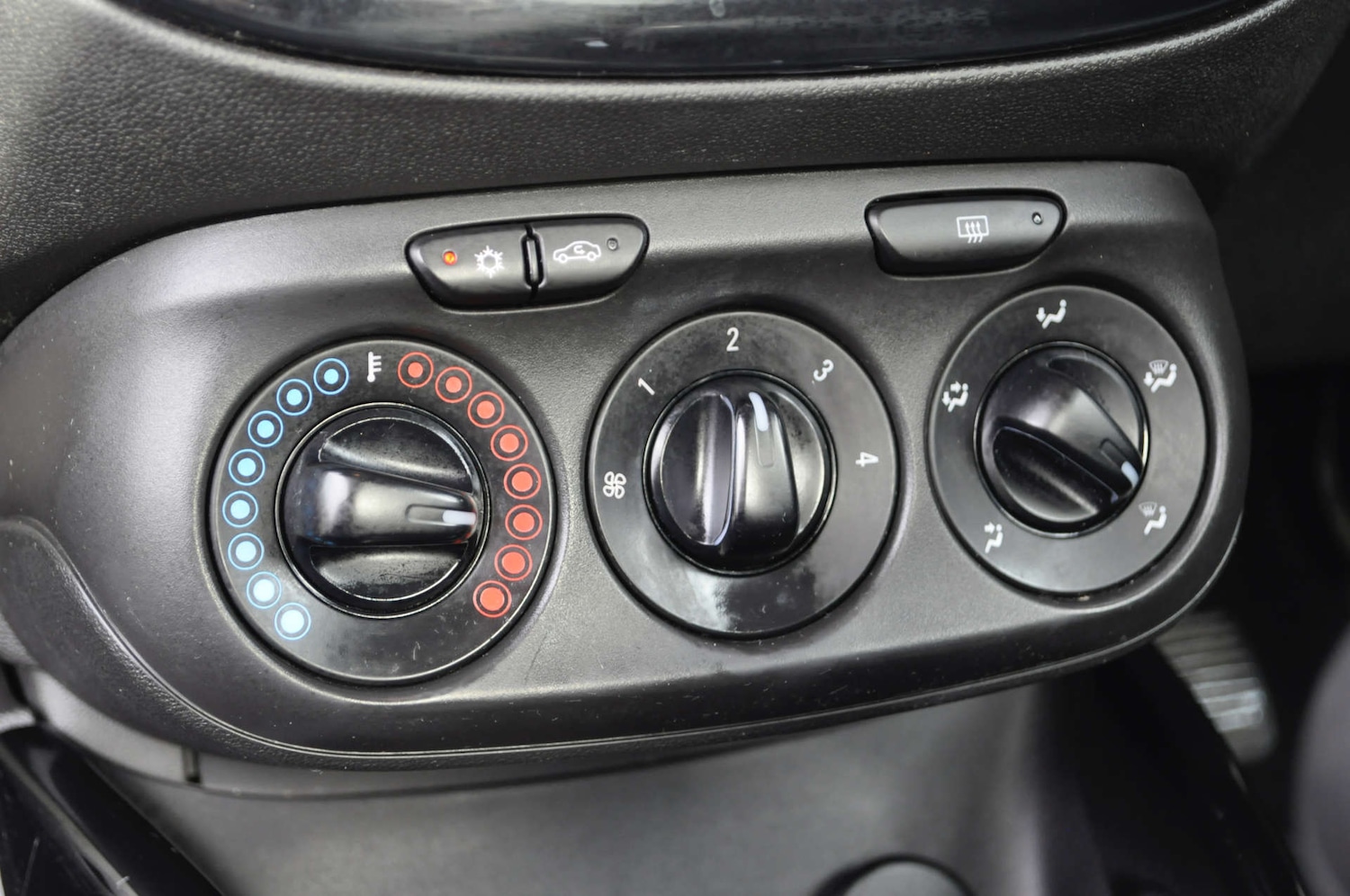 Used Vauxhall ADAM 2015 for sale - 76698044: Photo 14