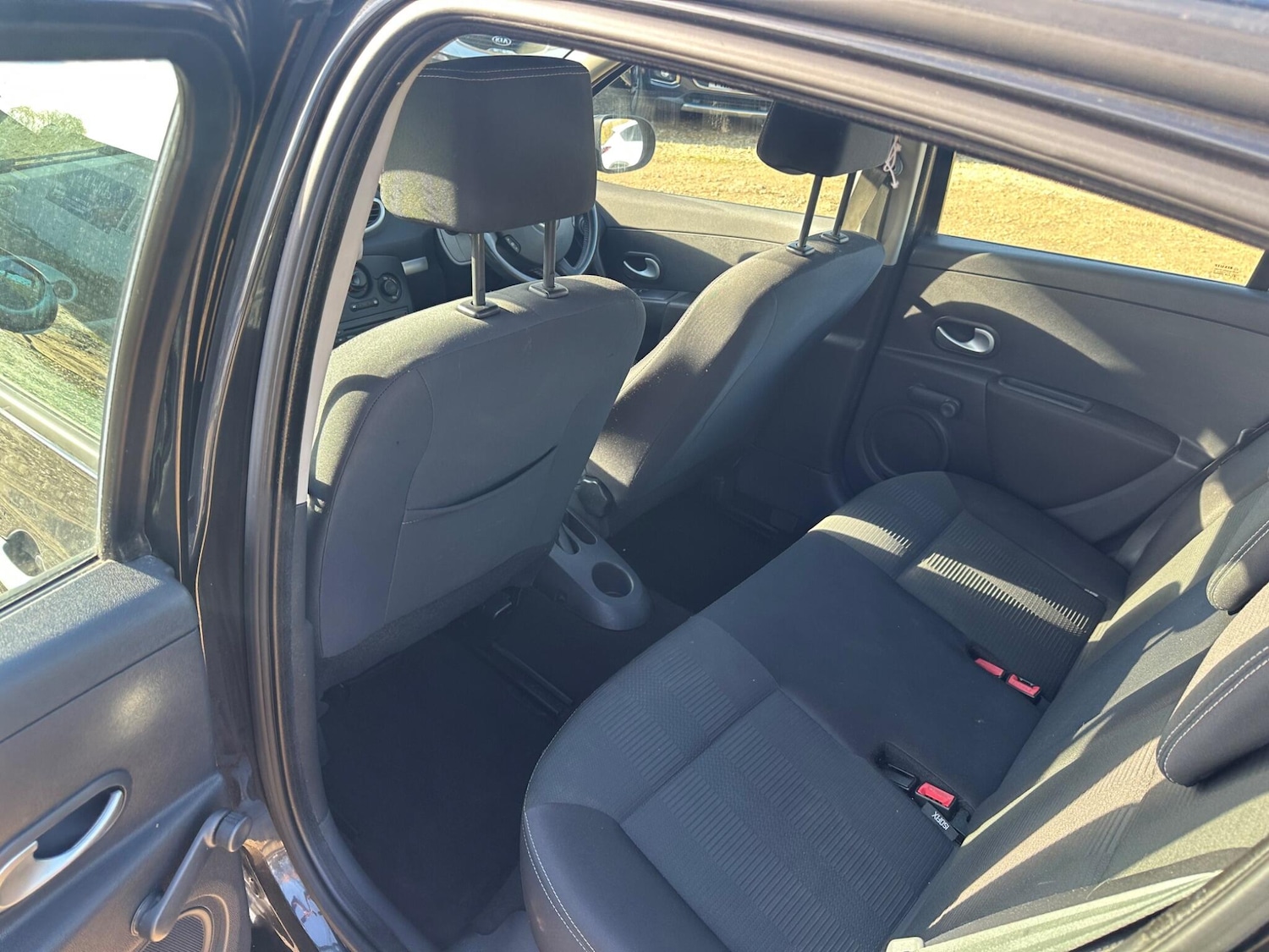 Used Renault Clio 2011 for sale - 76522122: Photo 15