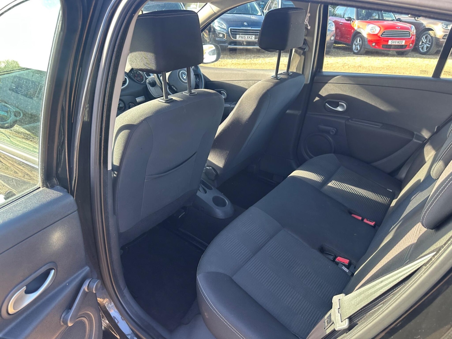 Used Renault Clio 2011 for sale - 76522122: Photo 16